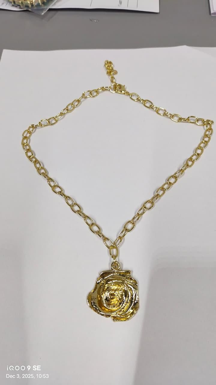 A Timeless Rose Jewelry Set – Made to Celebrate Love 💖